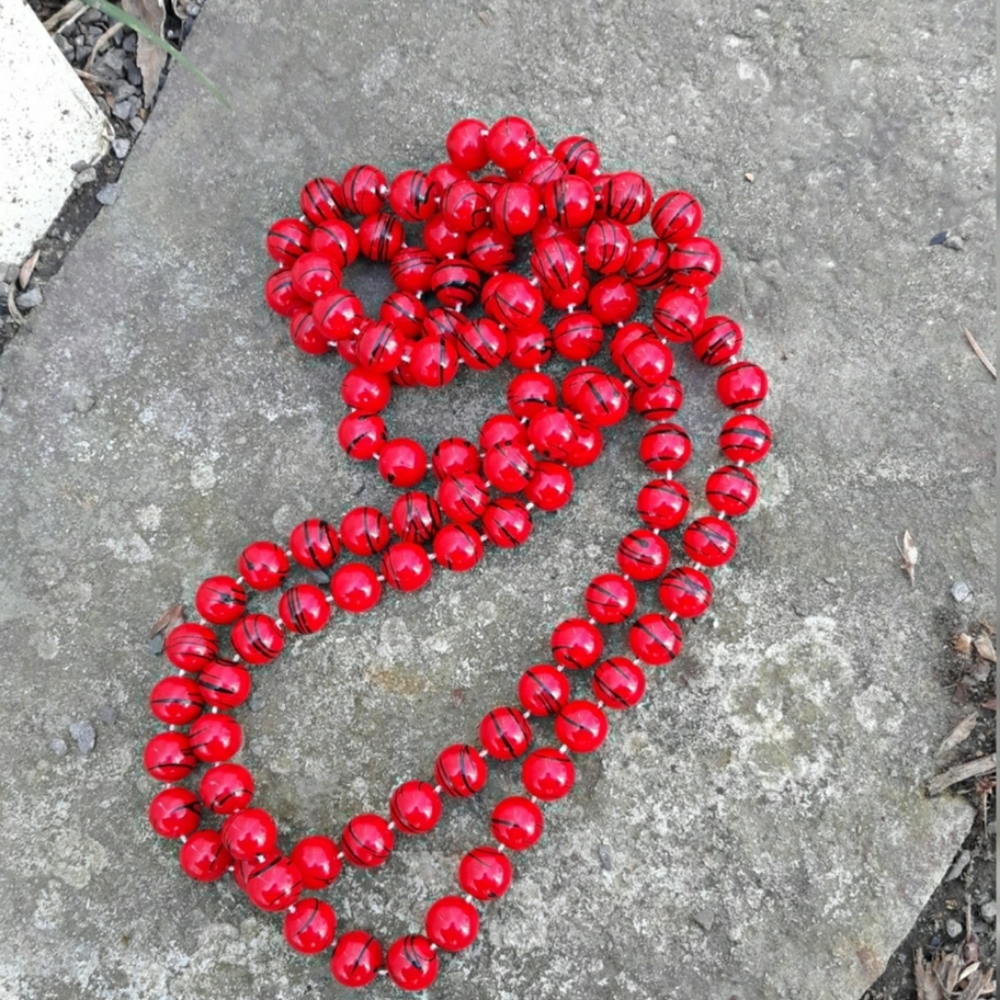 Vintage 1960's red and black 28" necklace